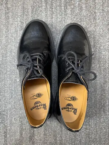 닥터마틴 3홀 패턴트 레더