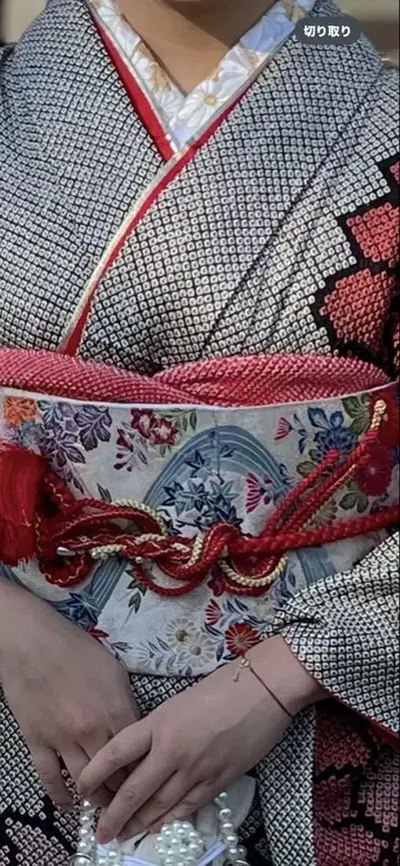 후리소데와 허리띠 장식용 깃 세트