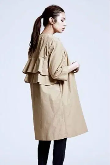 새상품급 YORI 백 프릴 스프링 코트 노카라 더블 플레어