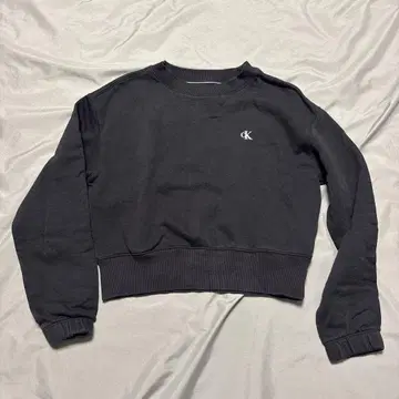 Calvin Klein 블랙 크롭 맨투맨