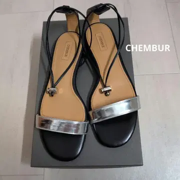 CHEMBUR 플랫 샌들