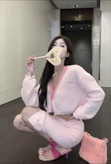 핑크 니트 셋업 복슬복슬 스커트