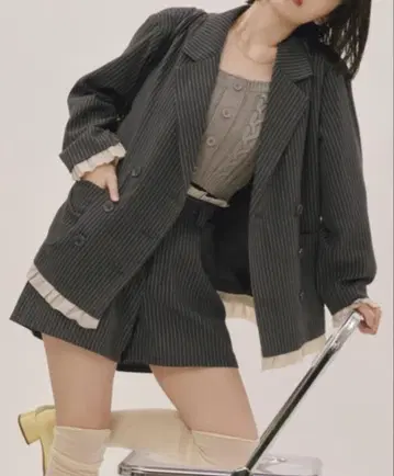 [ loin nuit 로완뉴이 ] 프릴 레이어드 디자인 자켓