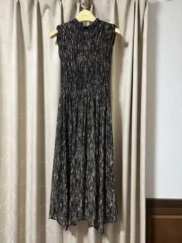 LADYMADE 슬리브리스 롱 원피스