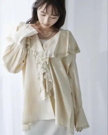 택 포함 미사용 새상품 린넨 믹스 카스케이드 프릴 블라우스 사이즈 2