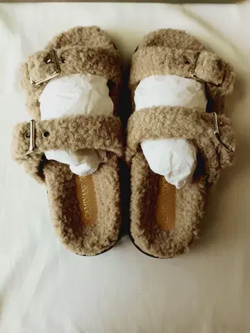 미사용 새상품 Caminando 퍼 샌들 베이지 24.0cm~25cm