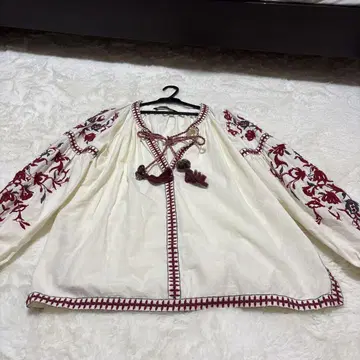ZARA 아이보리 자수 긴팔 블라우스