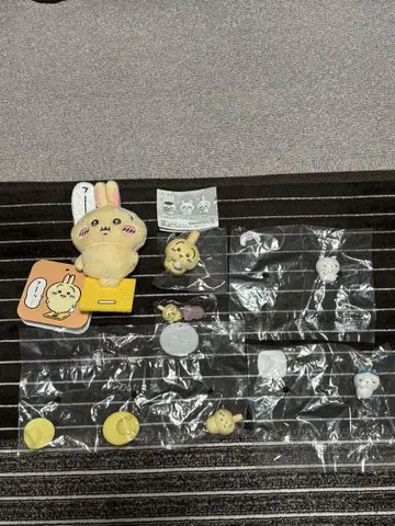 토끼 인형 배지와 치이카와 하치와레 토끼 피규어