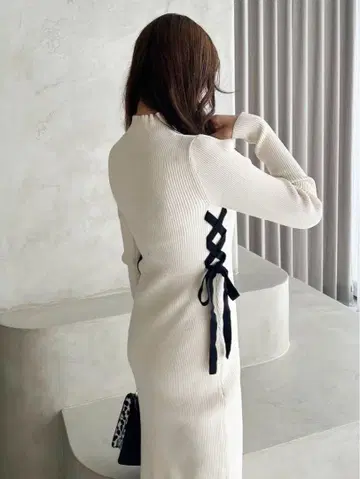 사이드 레이스업 니트 원피스