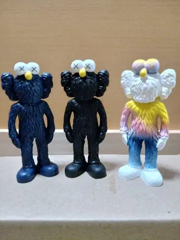 KAWS 캐릭터풍 피규어 3개 세트