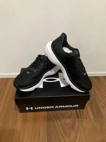 UNDER ARMOUR 블랙 스니커즈