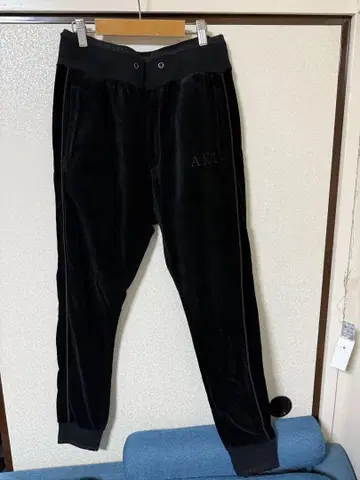 AKM 벨벳 블랙 캐주얼 팬츠