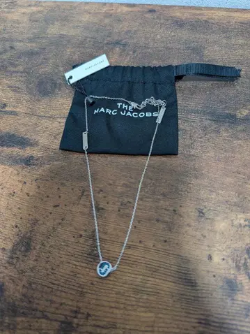 새상품 MARC JACOBS 블루 로고 모티브 목걸이