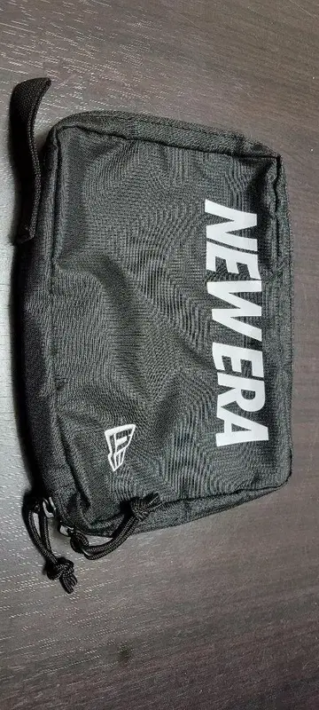 NEW ERA 블랙 파우치