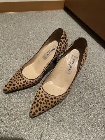 JIMMY CHOO 레오파드 무늬 하이힐 35