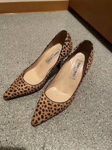 JIMMY CHOO 레오파드 무늬 하이힐 35