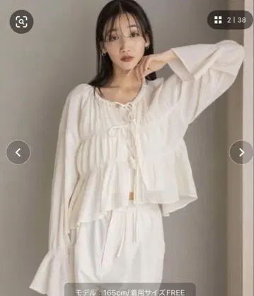 로리즈팜 요루우 셔링 숏 블라우스