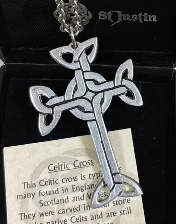 St Justin 빈티지 크로스 펜던트 Celtic Knot