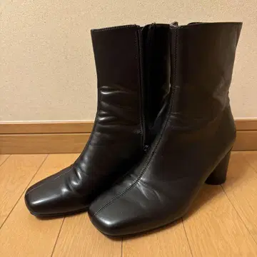 MURUA 블랙 가죽 지퍼 숏부츠