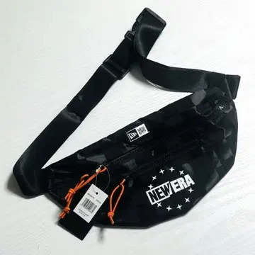 NEW ERA 체크 무늬 바디백