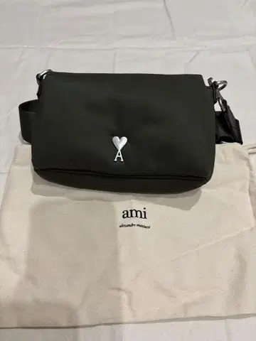 ami 다크 그린 숄더백