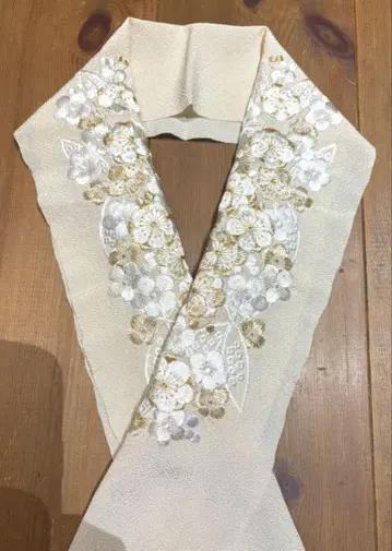후리소데 자수 장식용 깃 크레이프 원단 미색 바탕