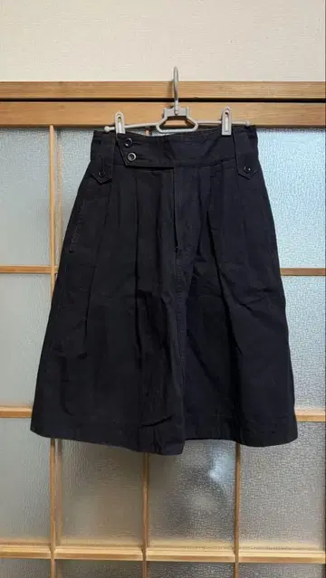MHL. 무릎 기장 스커트
