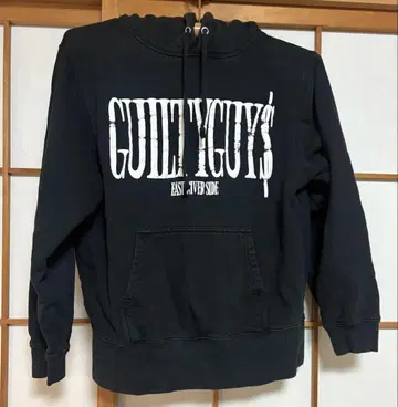 GUILTY GUYS 후드 부착 후드티 블랙