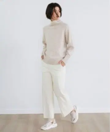 INED 세미 와이드 팬츠 화이트