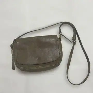 키소라 올리브 그린 가죽 숄더백
