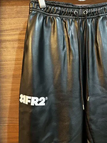FR2 인조 가죽 팬츠