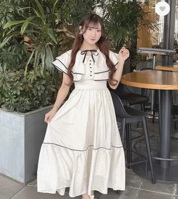 evelyn 파이핑 케이프 원피스