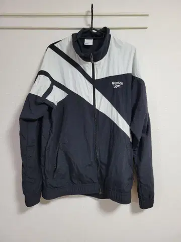 Reebok 나일론 자켓 블랙 화이트