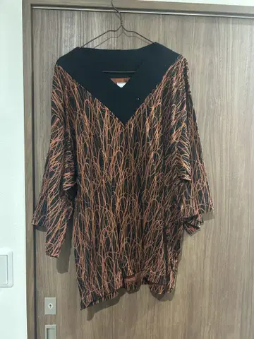 SHAREEF DRAWING PT V-NECK BIG-T