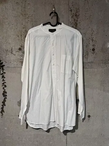 BEAMS PLUS 밴드 카라 셔츠 화이트
