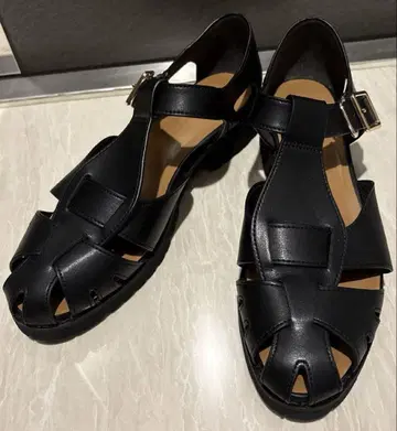 블랙 가죽 오픈토 샌들