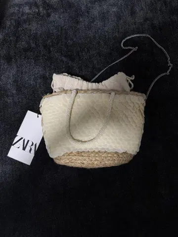 ZARA 화이트 숄더백