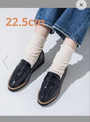 블랙 에나멜 통굽 로퍼