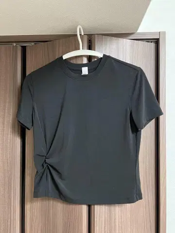 룰루레몬 블랙 꼬임 디자인 티셔츠 S