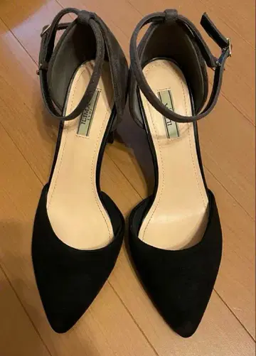 ILIMA EVOL 스틸레토 힐 블랙/그레이