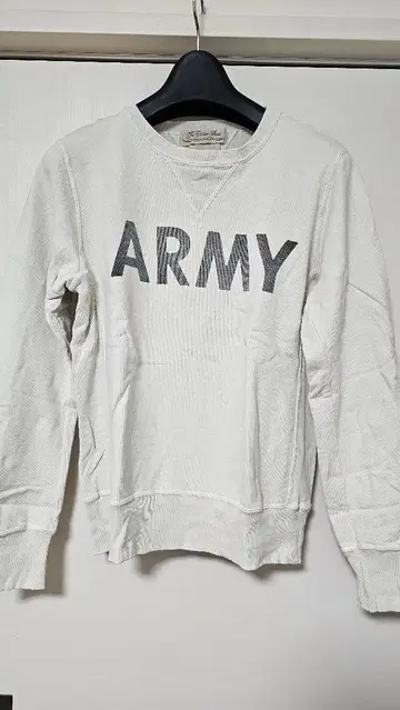 레미레리프 ARMY 로고 맨투맨