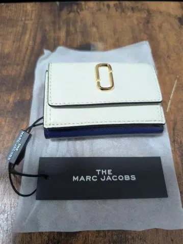 THE MARC JACOBS 3단 폴더형 지갑 아이보리 네이비 레드