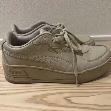 PUMA 통굽 스니커즈 24.5cm