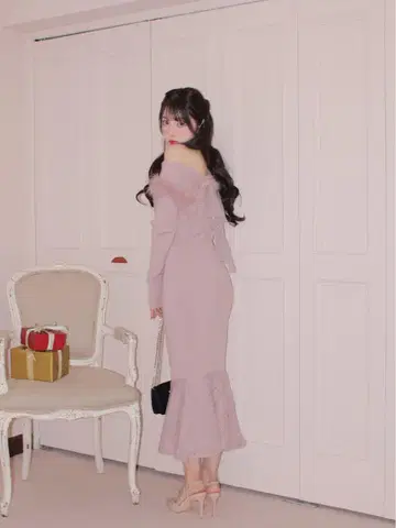 m.me.eme 엠에메 오프숄더 페더 롱 니트 원피스