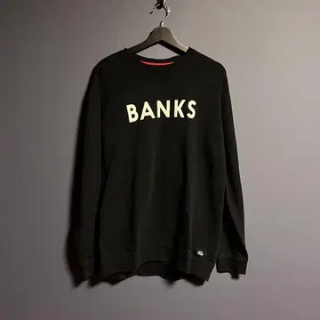 BANKS 블랙 트레이닝복