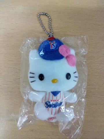 [ 새상품 ] 헬로키티 야쿠르트 스왈로즈 키링