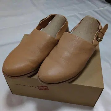 핏플랍 가죽 베이지 백 스트랩 로퍼