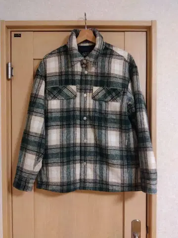 [ 4일까지 한정판 ] GUESS 체크 무늬 플란넬 자켓
