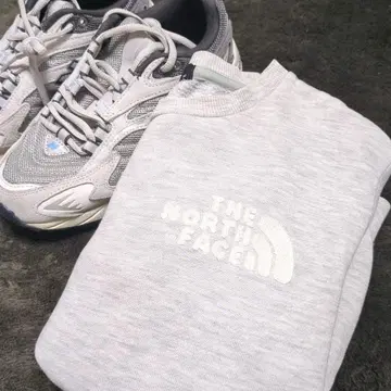 THE NORTH FACE 그레이 맨투맨