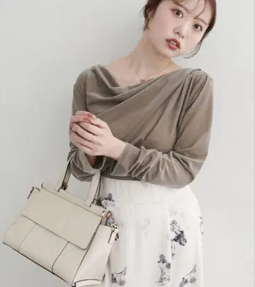 택 포함 새상품! 내추럴 꾸뛰르 드레이프 벨로아 풀오버 그레이쉬 베이지